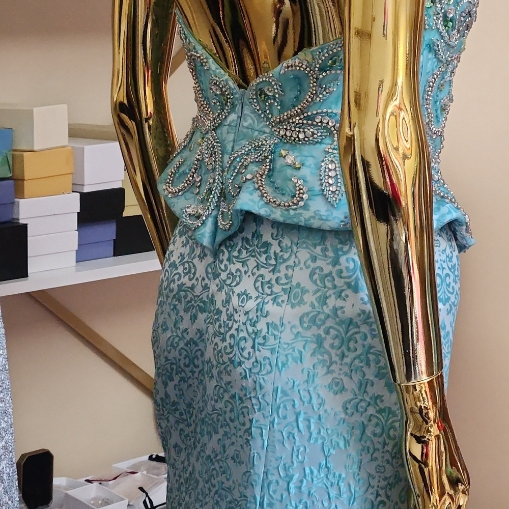 Mac Duggal Exclusive party gown size 2